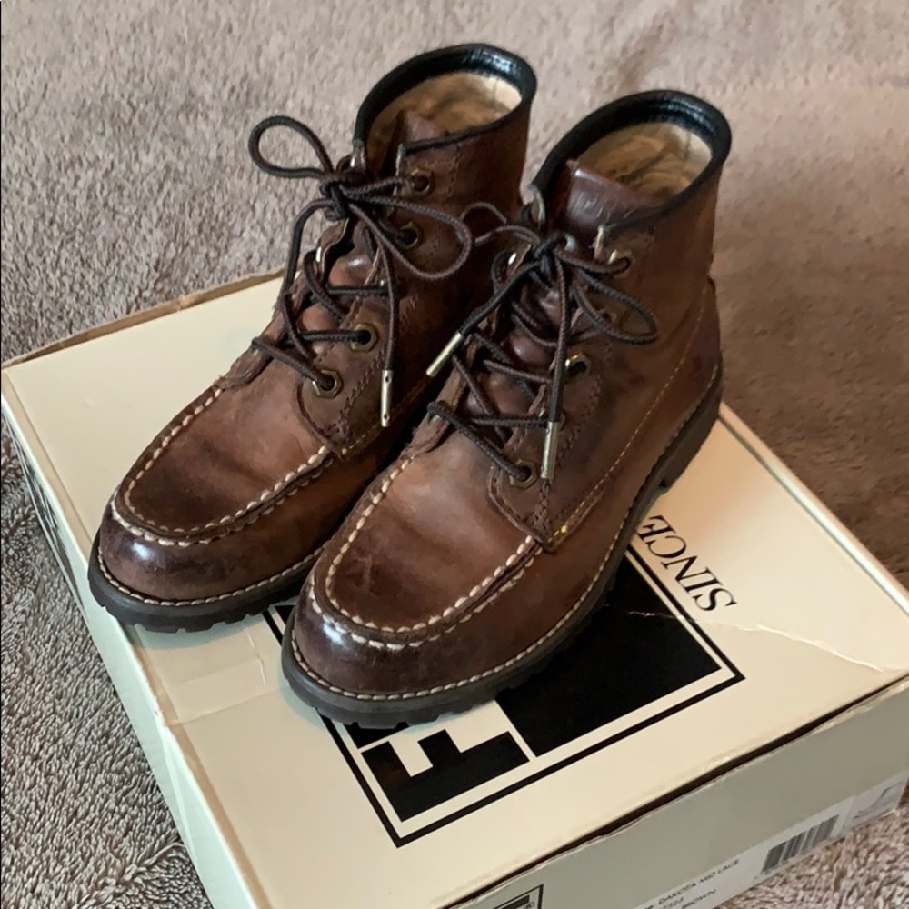 Childrens Dakota mid lace Frye boots.